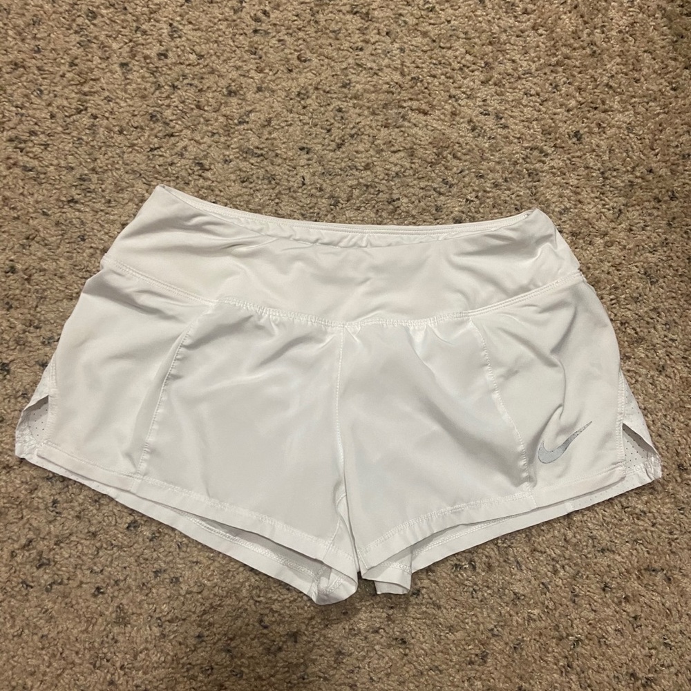 NIKE WHITE ATHLETIC SHORTS